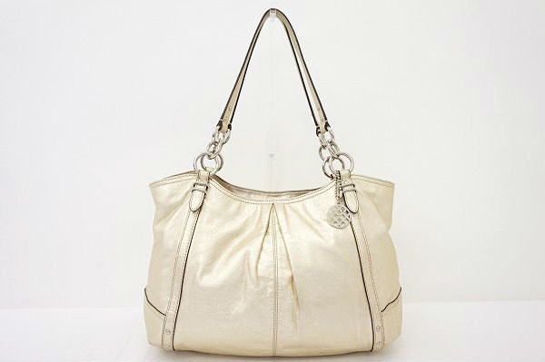 品のいいゴールドで好印象に！コーチのバッグを買取しました