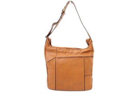 両手が使えて動きやすさアップ！クロエのショルダーバッグを買取しました