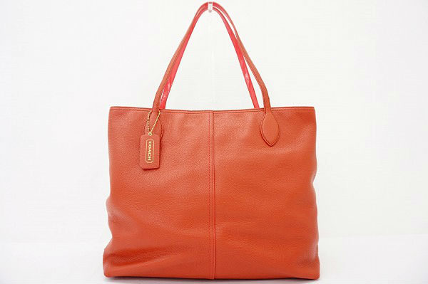 鮮やかオレンジでおしゃれに！コーチのトートバッグを買取しました