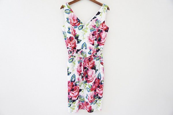 ホワイト×バラの間違いない組み合わせ！ローラアシュレイ ワンピース を買取しました
