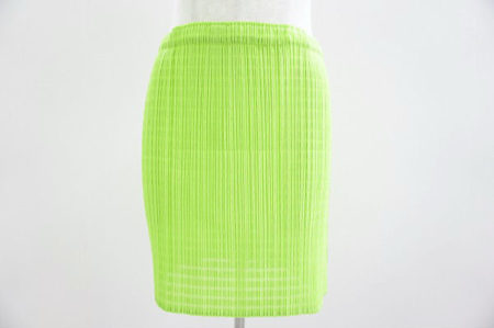 元気な印象に仕上げてくれる！プリーツプリーズのスカートを買取しました