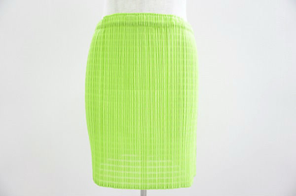 元気な印象に仕上げてくれる！プリーツプリーズのスカートを買取しました