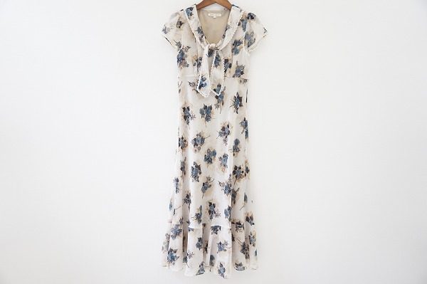 控えめな花柄が好印象に！ローラアシュレイのワンピースを買取しました