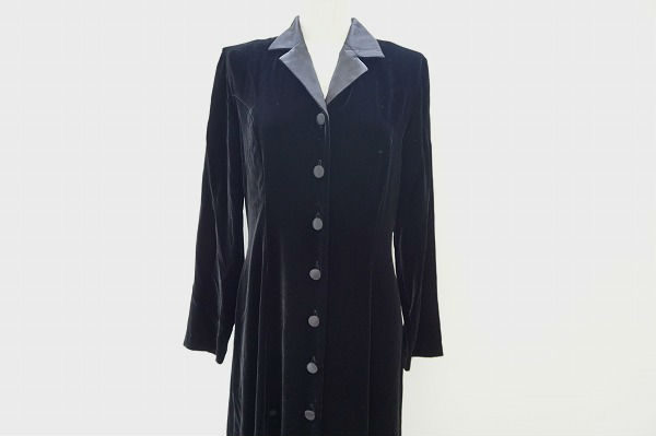 シックな雰囲気がお好きな方へ！ローラアシュレイのワンピースを買取しました