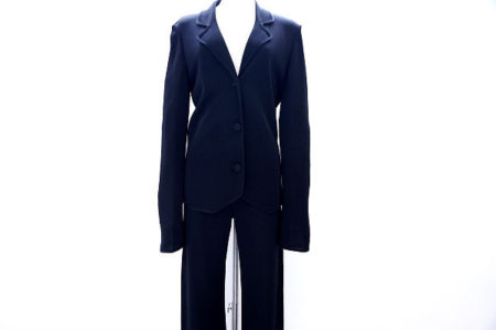 1枚あれば安心感が違う！ジョルジオ・アルマーニ パンツスーツを買取しました