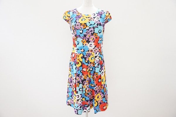 明るい印象にしたい方に！銀座マギー ワンピースを買取しました