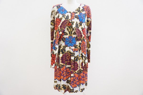 品のあるお花柄でゴージャスに!プリーツプリーズのワンピーススーツを買取しました