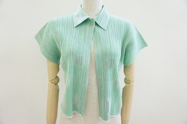 すがすがしいミントグリーンがポイント!プリーツプリーズのシャツブラウスを買取しました