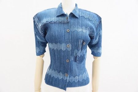 女性ラインも綺麗に拾ってくれる！プリーツプリーズのシャツブラウスを買取しました