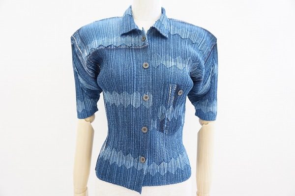 女性ラインも綺麗に拾ってくれる!プリーツプリーズのシャツブラウスを買取しました