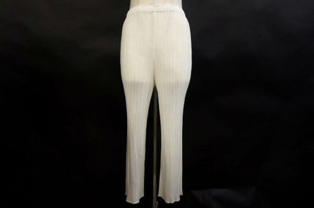 清潔感がありスタイリッシュに決まる！プリーツプリーズのパンツを買取しました