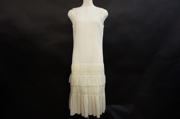 清潔感と透明感を演出できる!プリーツプリーズ イッセイミヤケ ワンピースを買取しました