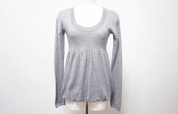 切り替えデザインでメリハリある印象に！ミュウミュウのカットソーを買取しました