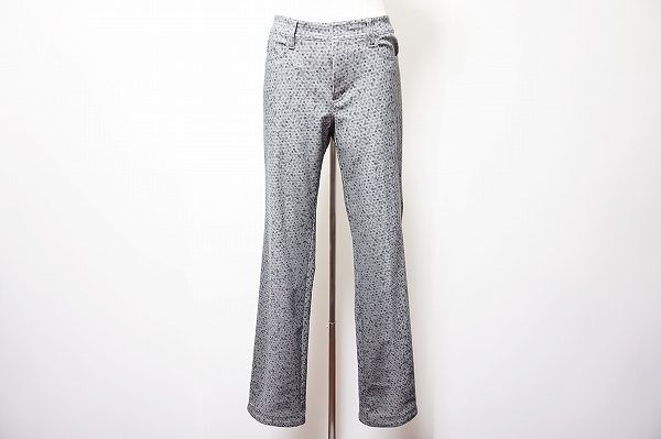 シンプルなのにどこか高級感溢れる1枚！レリアンのパンツを買取しました