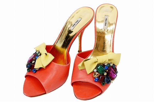 華やかリボンがゴージャスに！ミュウミュウのサンダルを買取しました