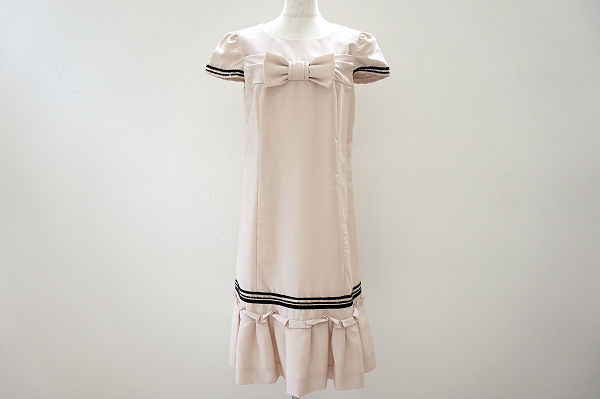 真ん中リボンが可愛らしく清楚な印象に!トゥービーシックのワンピースを買取しました