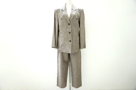 知的な感じを作り上げたいなら！マドモアゼルノンノンのパンツスーツを買取しました