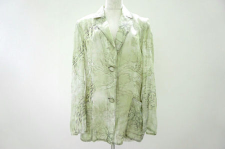 安らぎを与えるグリーンで好印象に！伊太利屋のジャケットをお売りいただきました