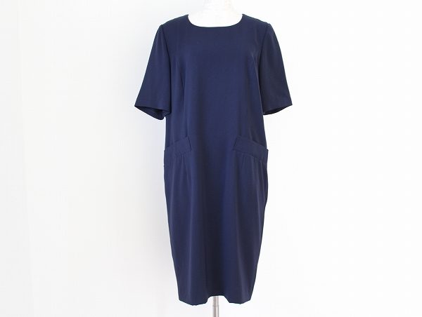 おしゃれな人は高確率でもっているネイビーワンピース！十仁プラザ ワンピースを買取しました