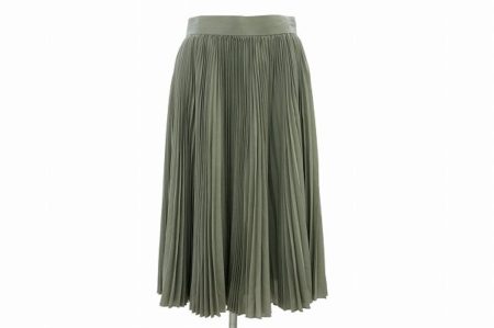 繊細過ぎるプリーツで細ラインを演出！クリスチャンディオールのプリーツスカートを買取しました