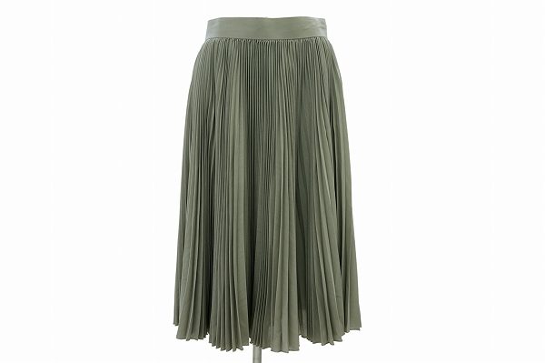 繊細過ぎるプリーツで細ラインを演出！クリスチャンディオールのプリーツスカートを買取しました