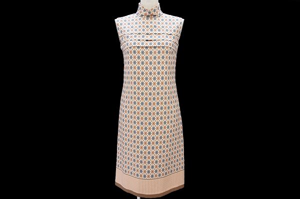 あか抜けた雰囲気でおしゃれに決まる！ハロッズのワンピースを買取しました