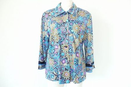 LLサイズで羽織りとしても活躍可能なブラウス！レオナール