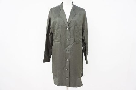 深いお色味のカーキがファッショナブル！アドーアのシャツをお買取いたしました