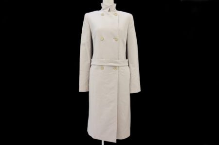 使用感の少ないコートはぜひ買取がおススメ、ヒューゴボスのコートを買取いたしました