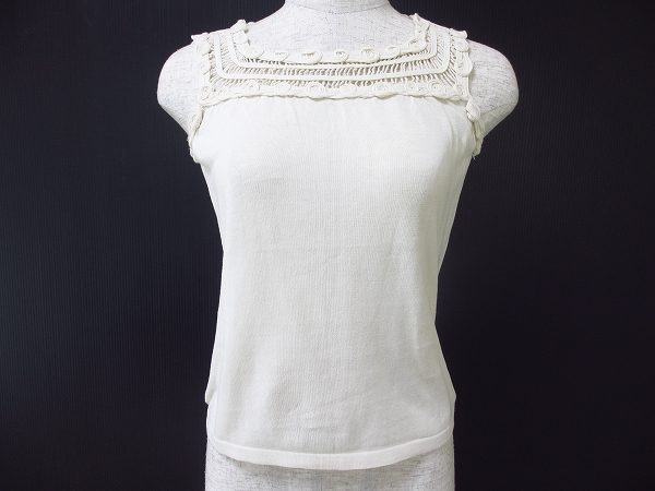 胸元フリルが品の良さを強調！シビラのカットソーを買取しました