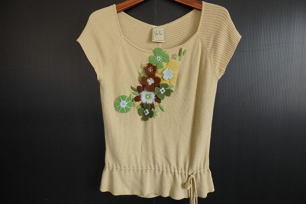 チャーミングな飾りがポイント！シビラのカットソーを買取しました