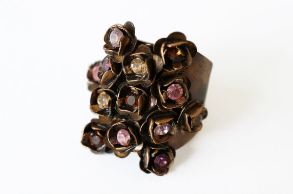 花束のような豪華さを指元にも!ミハエル・ネグリン リング 16号を買取しました