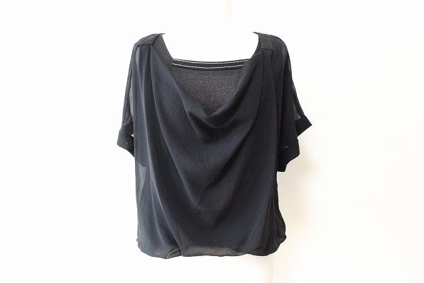 袖のフリルで気になる二の腕も隠せる!アンタイトル カットソーを買取しました