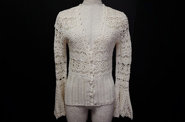 タイトなデザインでしっとりと決まる！ケイタマルヤマ カーディガンを買取しました