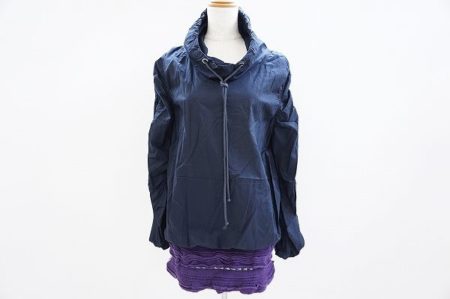 しっかり襟がスタイリッシュな印象になる！サカイのワンピースニットを買取しました