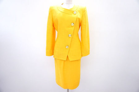 スーツも適正査定！ジバンシイのスーツを買取いたしました