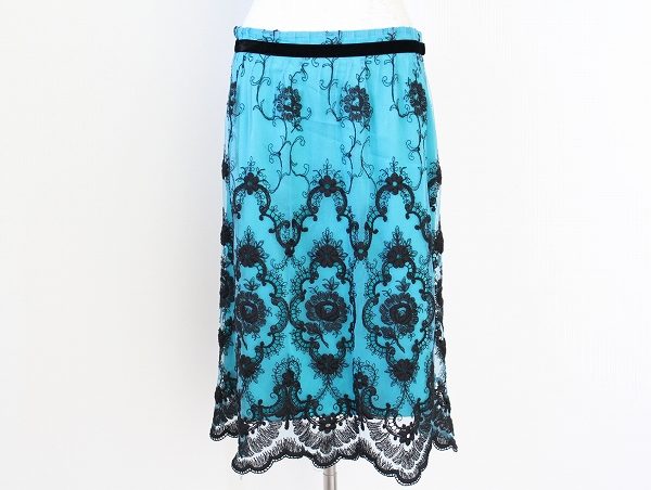 心奪われる鮮やかなターコイズブルーがポイント！ケイタマルヤマのスカートを買取しました