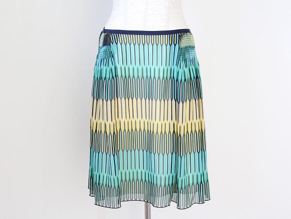 色合いの絶妙バランスがポイント!アンタイトルのスカートを買取しました