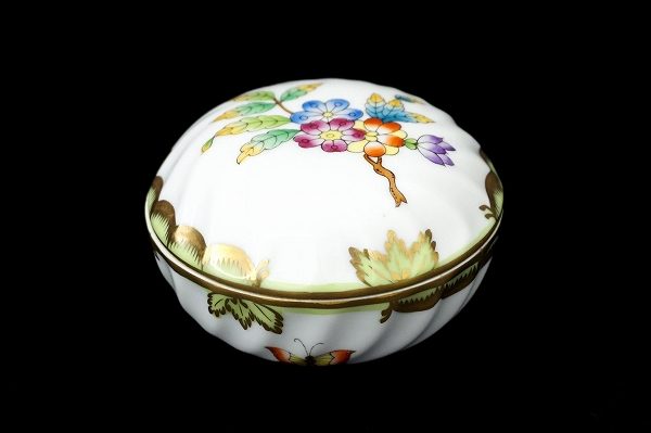 高貴溢れる花がアクセントに！ヘレンド陶器ポットを買取しました