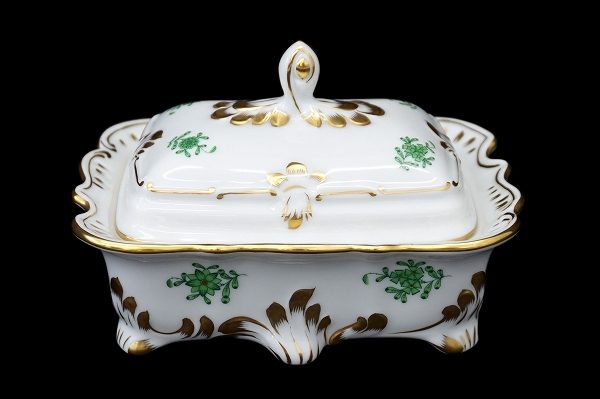 シンプルながらもゴージャスさが光る！ヘレンドの陶器ポットを買取しました