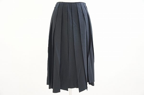 繊細さを感じるプリーツがポイント！シビラのスカートを買取しました