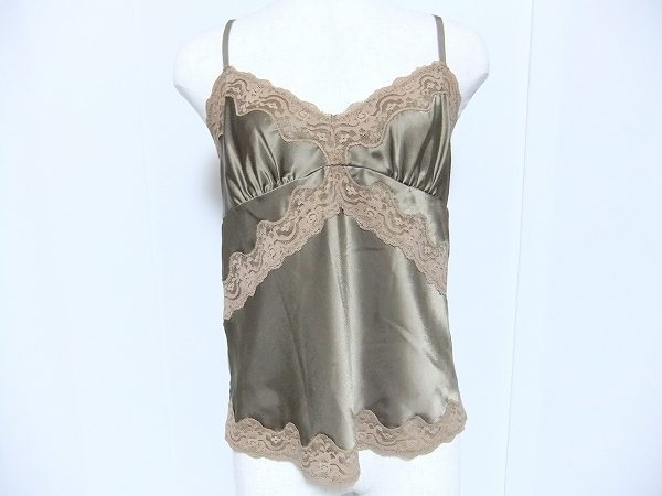サテン素材が煌びやかさをプラス!アンタイトルのキャミソールを買取しました