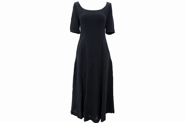 ダークカラーでもスッキリ着られる！シビラのワンピースを買取しました