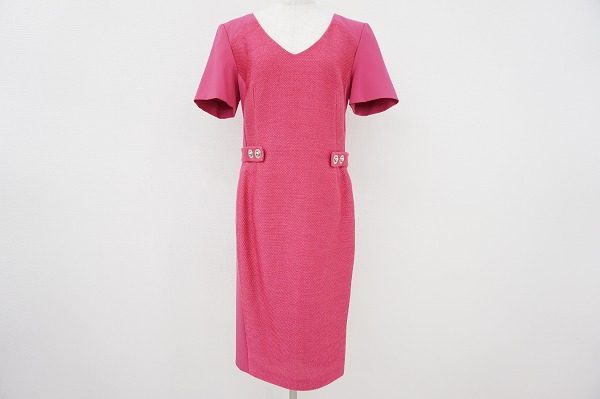 華やかなピンクで上品な雰囲気に！エスカーダのワンピースを買取しました