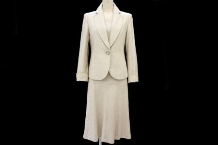 品よくエレガンスに決めたい方へ｜23区 ベージュのセレモニースーツを買取しました