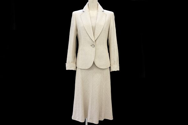 品よくエレガンスに決めたい方へ｜23区 ベージュのセレモニースーツを買取しました