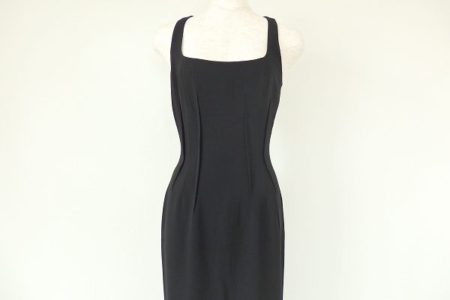 タイトなデザインが繊細な女性を演出！シズカコムロのノースリーブワンピースを買取しました