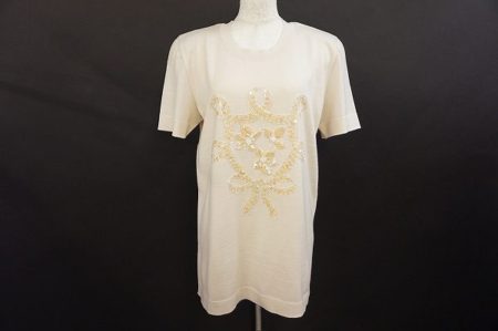 幅広いシーンで活躍が期待できる！エスカーダのベージュニットを買取しました