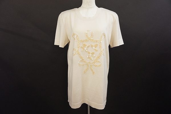 幅広いシーンで活躍が期待できる！エスカーダのベージュニットを買取しました