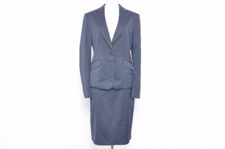 ブランドスーツの買取に自信、23区のスーツを買取いたしました